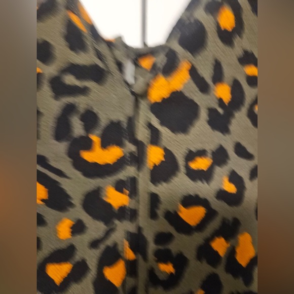 NWT Kismet Army Green and Orange cheetah print tank, Size large - Picture 4 of 4